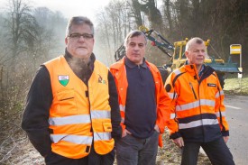 De gauche à droite, Pierre Cherbuin, inspecteur forestier, Michel Mercier, garde forestier et Alain Guignard, du Service des routes.