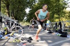 Valentin Fridelance est en tête à la transition vélo-course à pied, malgré les efforts consentis la veille à Aubonne.