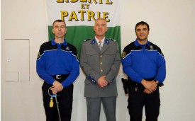 De gauche à droite : le nouveau lieutenant Laurent Porchet de Fiez, le colonel Olivier Botteron, et Mario Messina, chef de poste à Grandson qui rejoindra le poste d’Echallens au début de l’année.