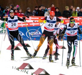 Tim Hug, à gauche, a cassé ses bâtons lors du ski de fond !