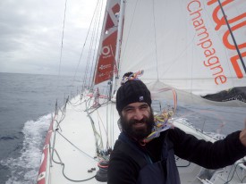 Le visage d’Alan Roura a bien changé depuis le début de l’aventure. ©Christophe Breschi / Alan Roura / Vendée Globe