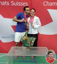 La Bernoise du BCY Ayla Huser et Anthony Dumartheray font les fous avec leurs médailles. Ils ont remporté un titre chacun. ©DR / Duvoisin-a