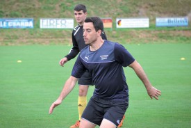 Nicolas Stübi, le véritable couteau suisse du FC Donneloye, très concentré à l’entraînement. ©Carole Alkabes