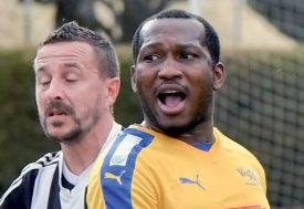 Eric Djemba-Djemba, félicité après l’ouverture du score. ©Pierre Blanchard
