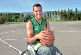 Laurent Jäggi a découvert le basket de sa chaise. Il en a fait sa discipline de prédilection. ©Carole Alkabes