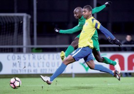 Lancé en profondeur par Aurélien Chappuis, Matt Moussilou a réussi à frapper avant le retour d’Henrique De Amorim. Le tir parfait de l’attaquant d’YS a fini dans le petit filet opposé. Quel buteur ! ©Champi