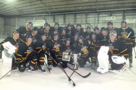 Photo d’équipe pour les vainqueurs du tournoi yverdonnois. © Michel Duvoisin/Duperrex -a