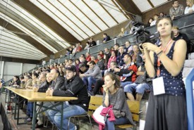 Les matches du Lausanne HC ont permis de remplir la tribune de la patinoire d’Yverdon. Les autres ont été moins suivis. © Michel Duvoisin/Duperrex -a