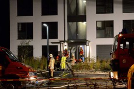Après avoir fait évacuer les entrées 3,5,7 et 9 de la rue de Chamblon, les pompiers ont procédé à un contrôle complet des bâtiments. © Raphaël Muriset