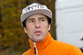 Kevin Auberson (Epautheyres) participera pour la première fois au Supercross de Genève chez les adultes, dans la même catégorie que son frère Killian (SX2). Enfin ! L’an dernier, il aurait dû en être, mais une blessure l’a contraint à renoncer à la dernière minute. Cette fois, le pilote d’Epautheyres aborde la course en confiance. Au même titre que son cadet, il a beaucoup progressé aux Etats-Unis et ses bonnes performances lors des courses disputées en Italie lui permettent d’espérer une place dans le top cinq lors de l’épreuve genevoise. © Michel Duperrex