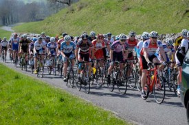Si le peloton était encore bien compact lors de la première montée en direction de Novalles, c’est là que le quintette des ténors a pris le large dès le deuxième tour, avec, à sa tête, le Bavoisan Lars Schnyder (en médaillon).