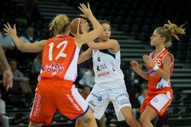 Tiffanie Zali (au centre) et les Elfes fribourgeoises ont remporté le droit de jouer la finale du championnat de LNA cette saison en écartant Fizzy Riva Basket trois matches à un en demi-finale.