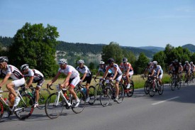Un peloton entre L’Abbaye et Les Bioux.