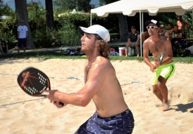 Marco Trungelliti (premier plan), professionnel argentin de tennis, qui a fait la paire avec le Grandsonnois Fabrice Sbarro. ©Carole Alkabes