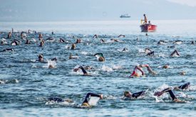 Le lac sera noir de triathlètes, dimanche. ©Champi-a