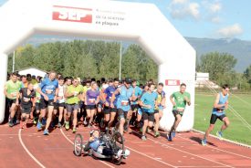 Malgré son handicap, Silke Pan a atteint le Chasseron en handbike. ©Michel Duvoisin