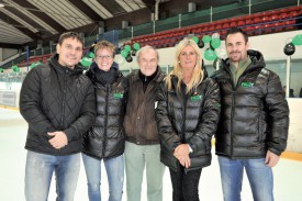 Jiri Rambousek, Magali Péclard, Claude Morel, Sabrina Panattoni et Christian Renaud ont organisé une journée qui restera gravée dans la mémoire des jeunes joueurs mordus de hockey. ©Carole Alkabes