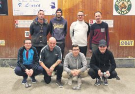 Ci-contre : les demi-finalistes des doublettes, debout de g. À dr.: Clément Melnikov et Julien Schandenmeyer (Colmar), Raphaël Bielmann et Dan Taton (Léman). Accroupis : Joël Chervet (Léman) et Jean-Pierre Fornara (PY), futurs vainqueurs, ainsi que Yann Vuffray et Alex Utz (Sportive française). ©Roger Juillerat