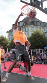 Point d’orgue de la journée, le tournoi de basket 3x3 offrira à son vainqueur une place pour participer au World Tour, qui passera par Lausanne, le 25 août prochain. ©Urban Project