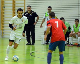 Sinan Kadrolli (en blanc) et les Grandsonnois ont connu un match difficile face à Peseux.