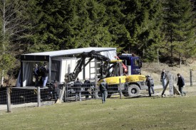 Les ours ont été transportés avec leur loge par camion à Vallorbe.