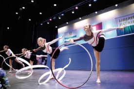 Les membres de la sociétés des Amis-Gymnastes ont agrémenté la soirée de gala de leurs performances.