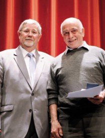 Christian Carrard, du Club alpin suisse et de la Matelote (à dr.), a reçu le Coup de coeur de cette 115e édition. A gauche: le président de l’USLY, Daniel Jaccaud.