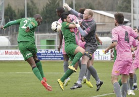 Libre de tout marquage dans les seize mètres, Mamadou Mara inscrit le 1-0 de la tête, après vingt minutes de jeu, à la suite d’un corner. Une ouverture du score alors amplement méritée pour YS.