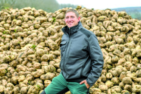 Philippe Egger garde quand même le sourire. «Nous devons rester optimistes, faute de quoi le sucre européen ou mondial pourrait déferler sur la Suisse», affirme-t-il. © Carole Alkabes