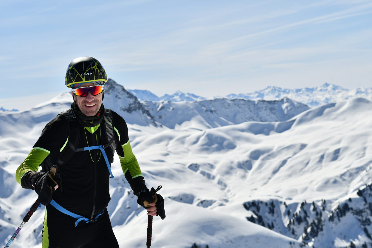 Il traverse les Alpes  avec ses skis «made in Bullet»