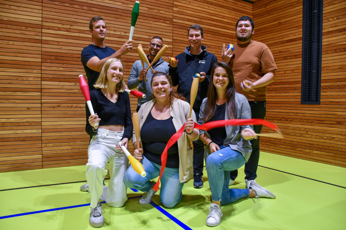 Pomy s’entraîne à faire son cirque!