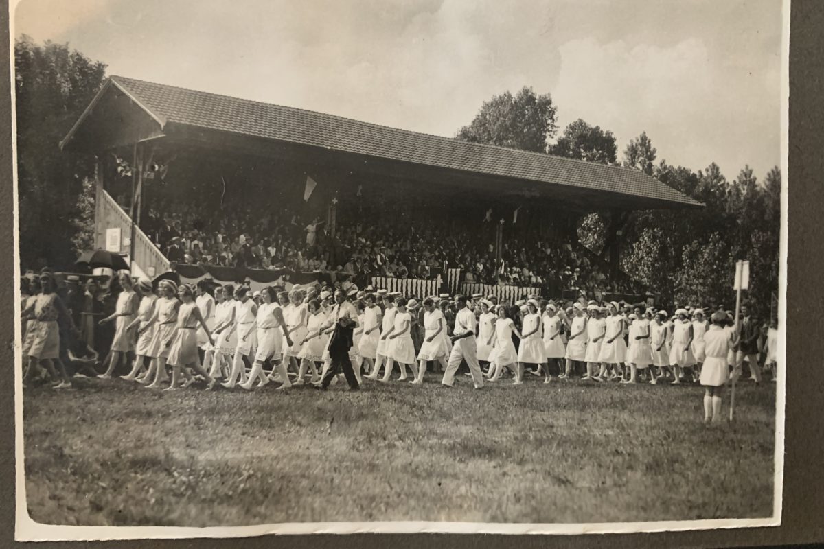 En fait, le stade municipal a bientôt 100 ans!