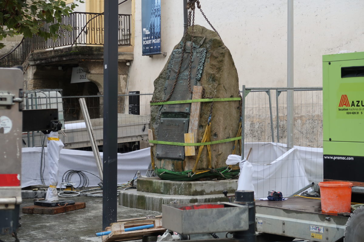 Le monument aux morts déplacé