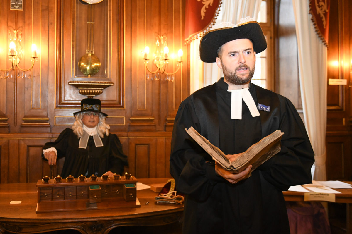 Ils remontent le temps pour élire un conseiller