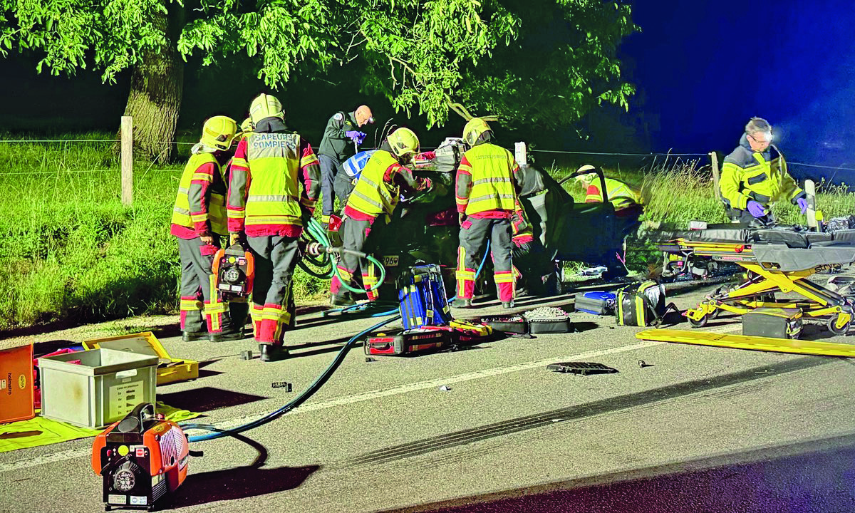 Violent accident entre voiture et camion
