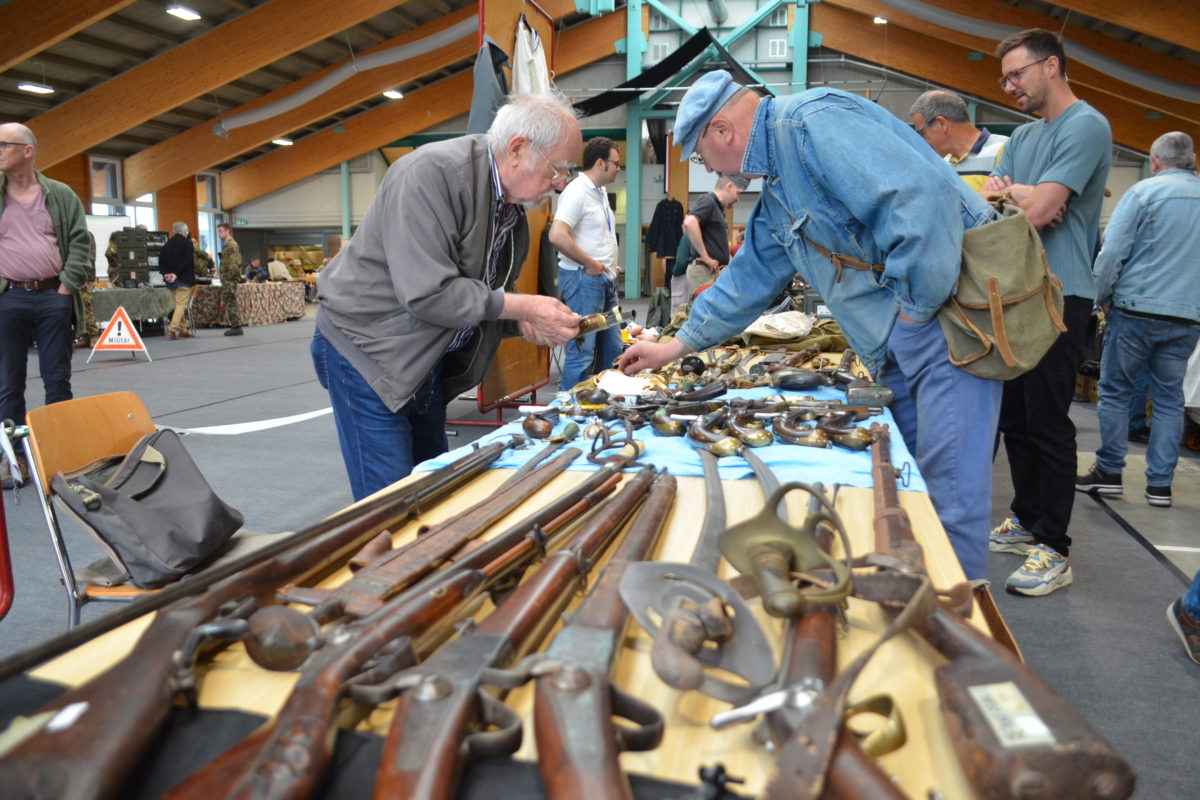 Un grand arsenal en public